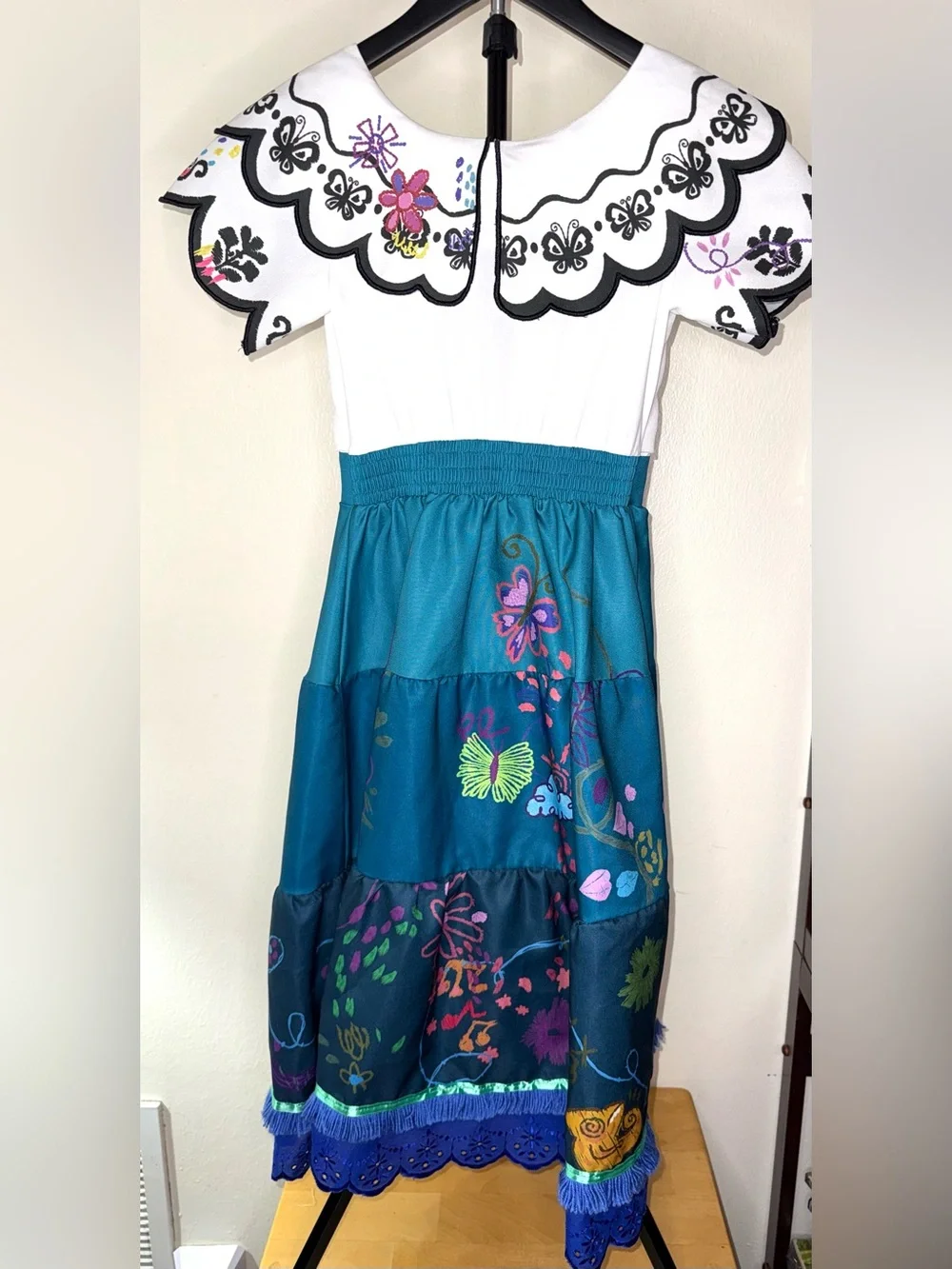 Disney Parks Encanto Deluxe Mirabel Dress Encanto Movie, girls size 7/8, EUC